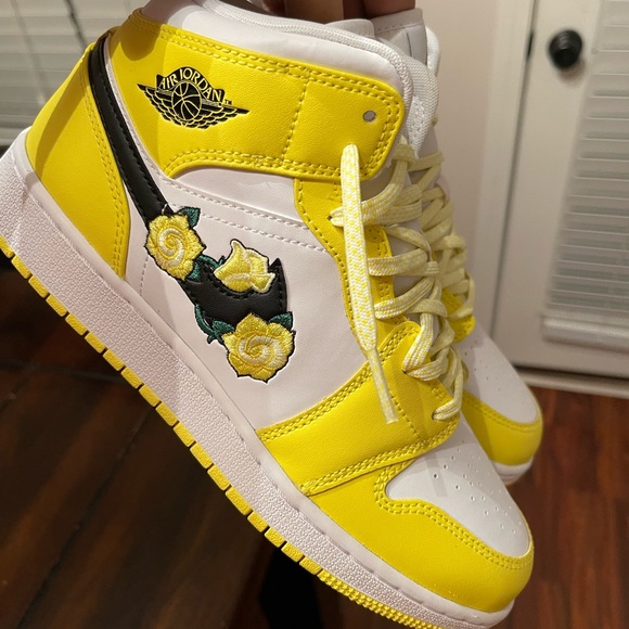 Jordan 1 mid “Dynamic yellow floral” - Picture 3 of 5